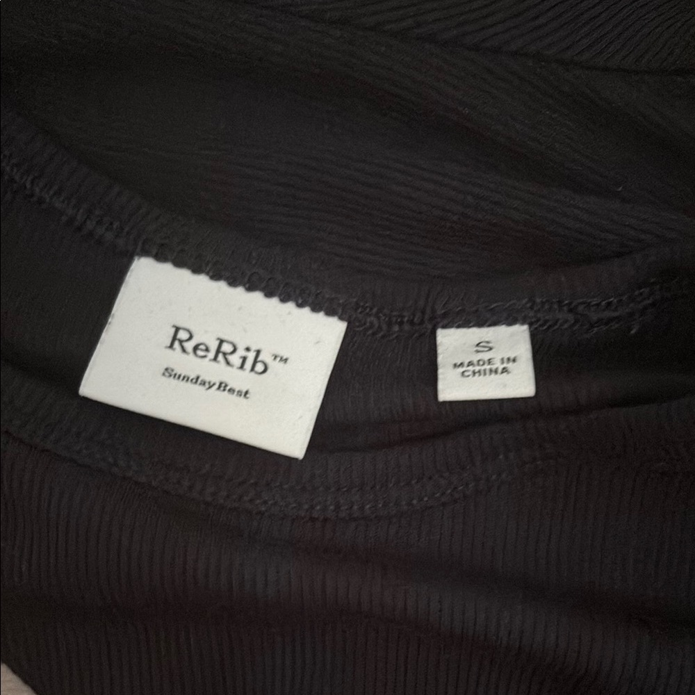 Aritzia Black Fitted Short Sleeve T-Shirt - Picture 3 of 3